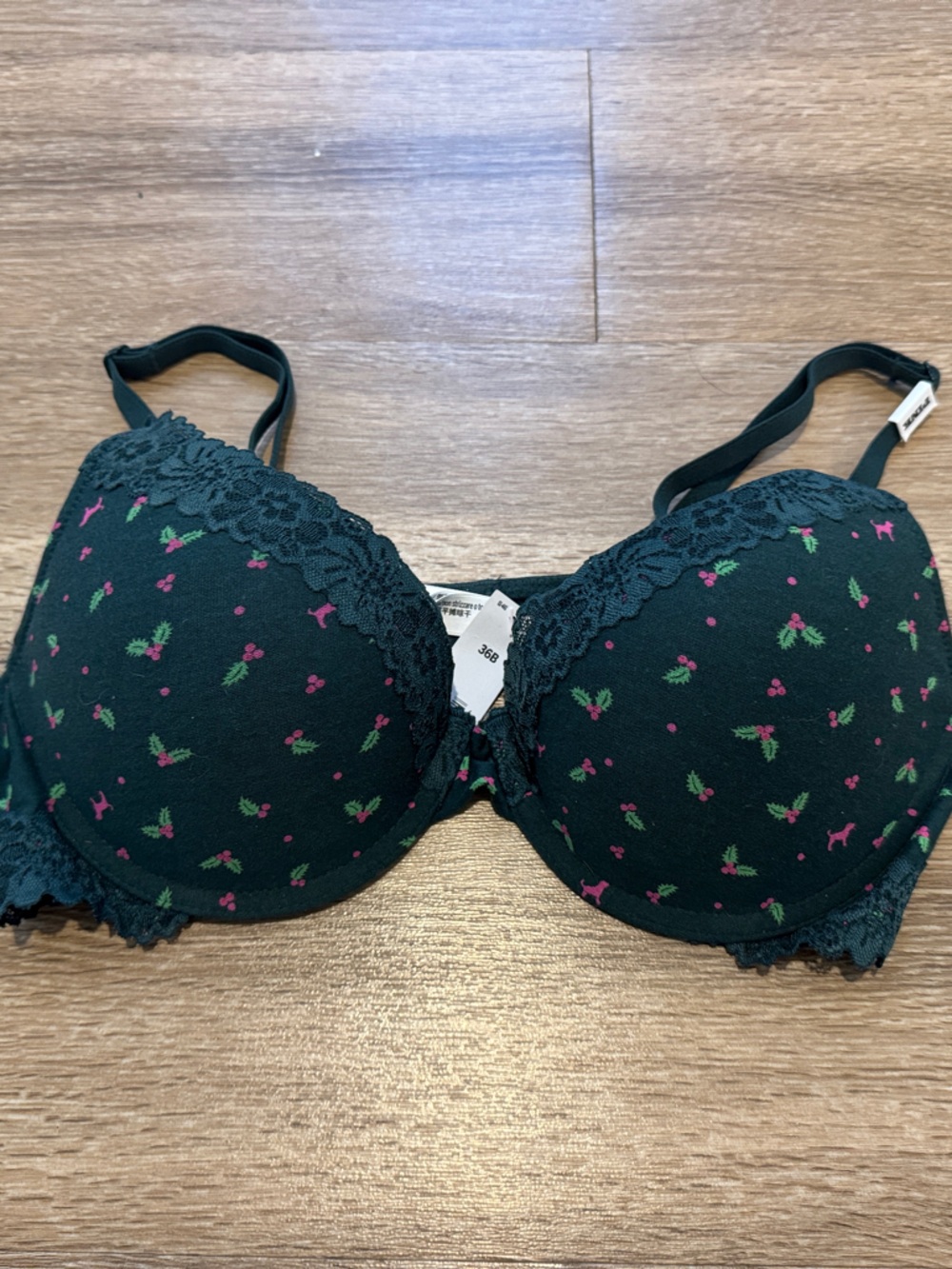 PINK Victoria's Secret Push-Up Bra with mistletoe Print w/flaw